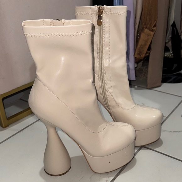 Elegant Cream Platform Ankle Boots - Picture 1 of 3